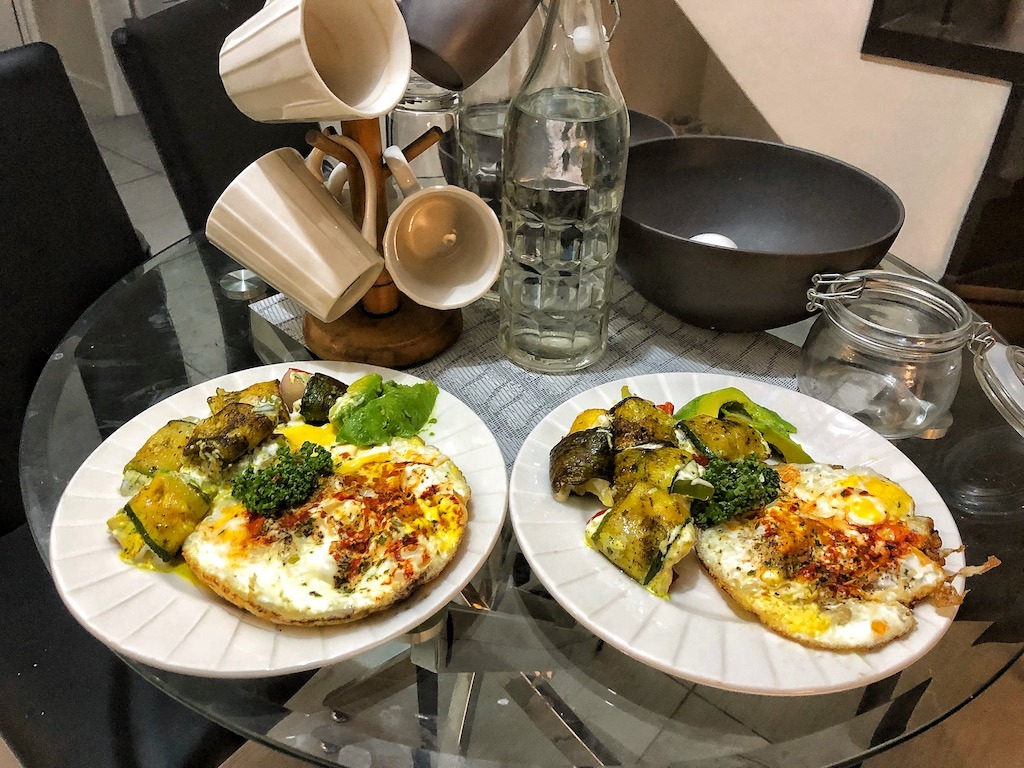 Healthy Low Carbs Keto Vegetarian Zucchini Rolls With Fried Egg