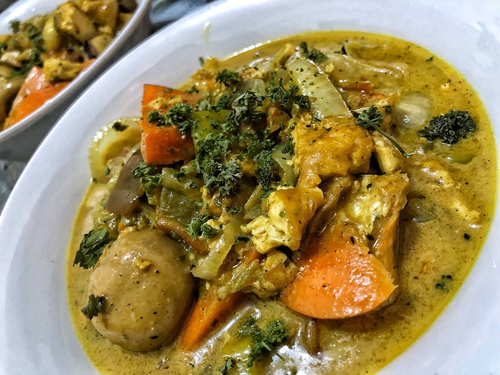 Healthy Keto Low Carbs Curry With Tofu And Salmon Belly For Dinner