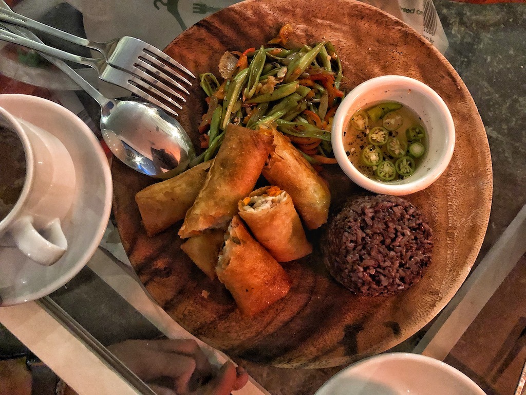 Hostel Recommendation While Travelling to Coron – Hop Hostel Dinner Lumpia