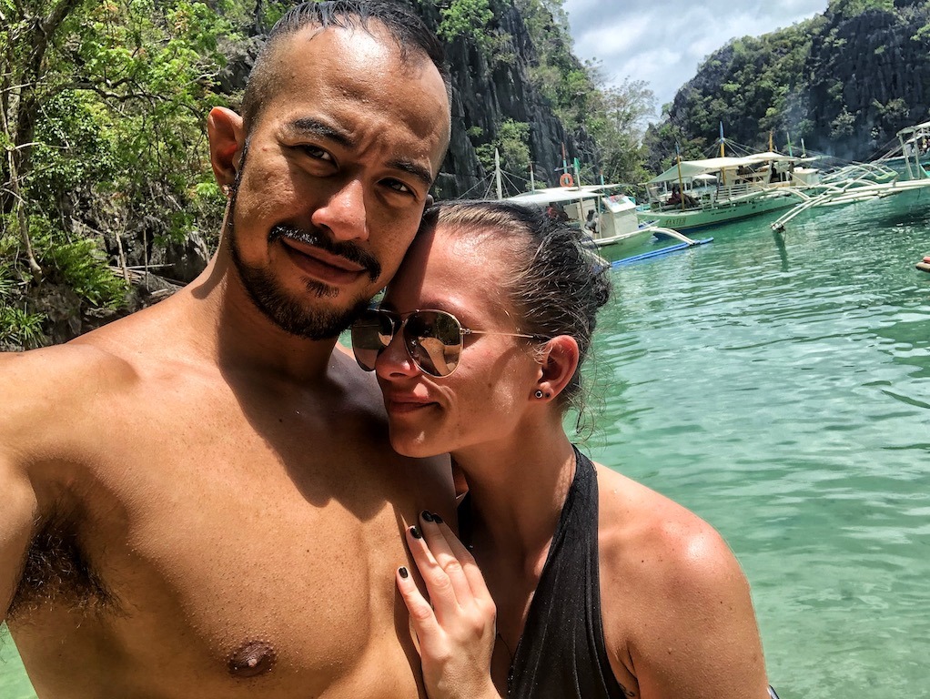 Things To Do in Coron While Raining Season – Photographic Account Kayangan Lake Couple Selfie