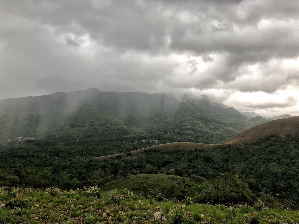 Things To Do in Coron While Raining Season – Photographic Account Mt Tapyas Raining View
