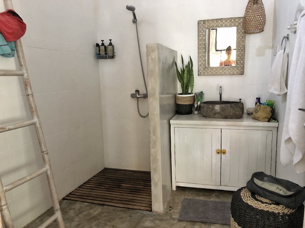 Hostel Recommendation While Travelling to Canggu – Gypsy Moon Bali Bathroom