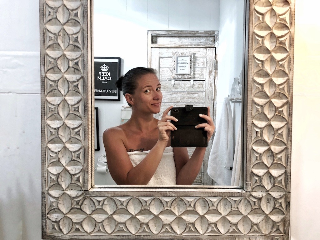 Hostel Recommendation While Travelling to Canggu – Gypsy Moon Bali Mirror Selfie Bathroom