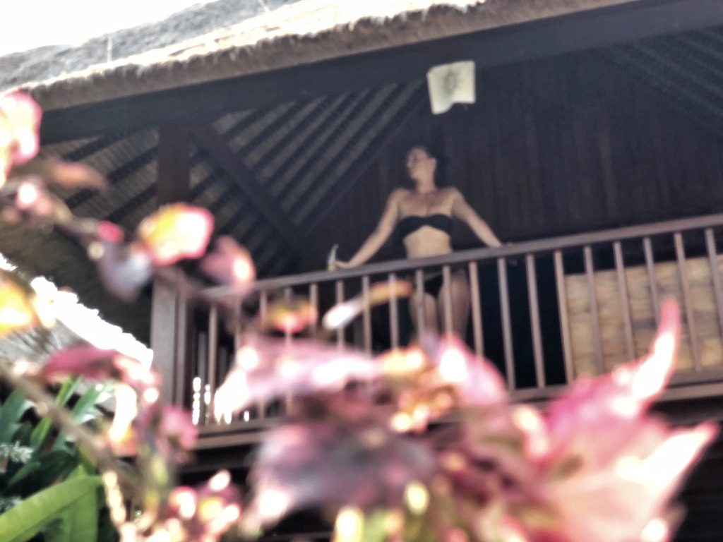 Hostel Recommendation While Travelling to Nusa Lembongan – Sukanusa Luxury Huts Balcony