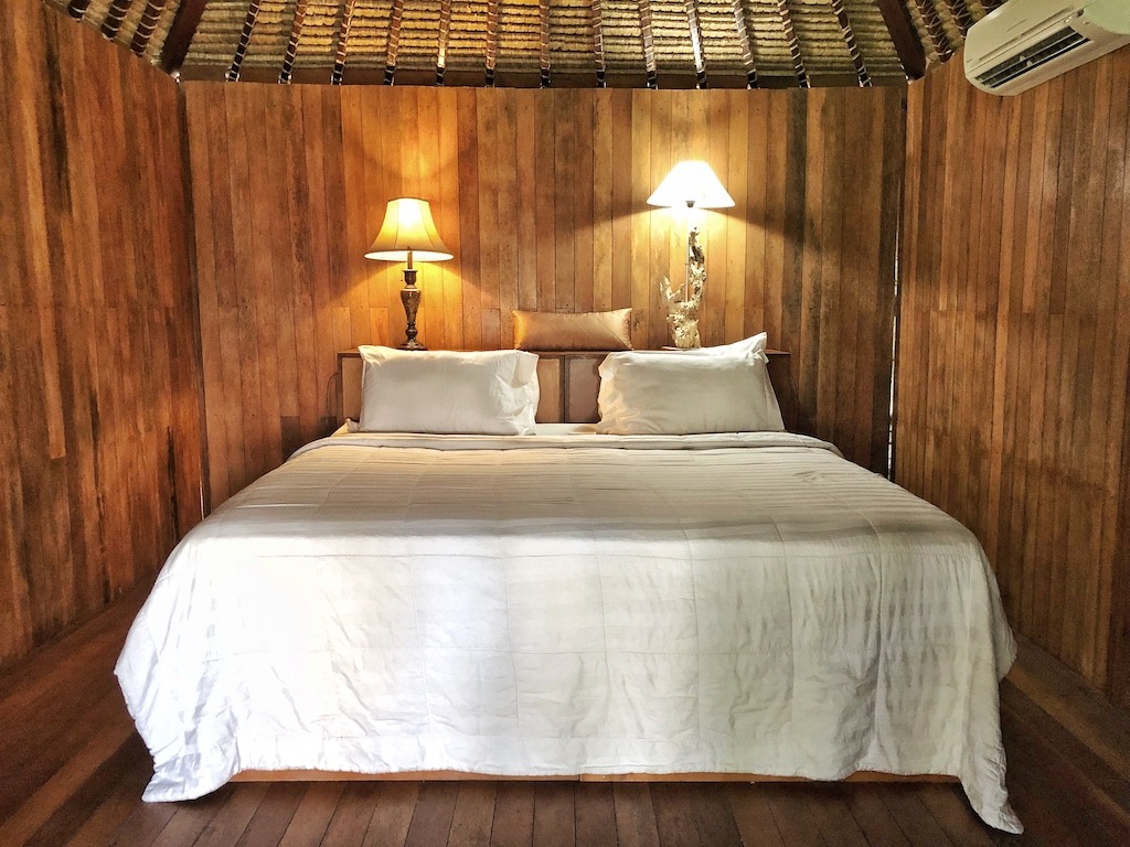 Hostel Recommendation While Travelling to Nusa Lembongan – Sukanusa Luxury Huts Bed