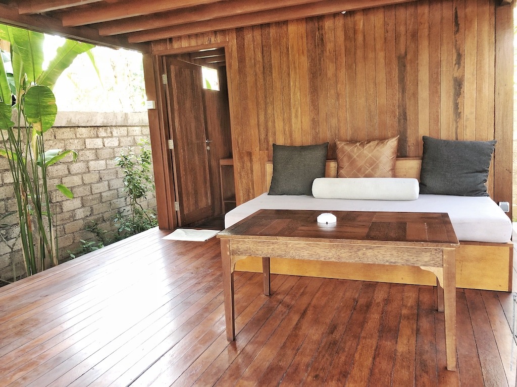 Hostel Recommendation While Travelling to Nusa Lembongan – Sukanusa Luxury Huts Living Room