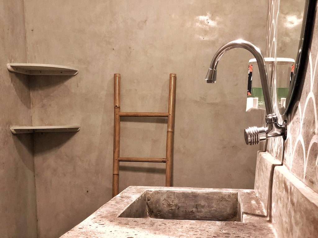 Hostel Recommendation While Travelling to Seminyak – Kosta Hostel Bathroom Layout