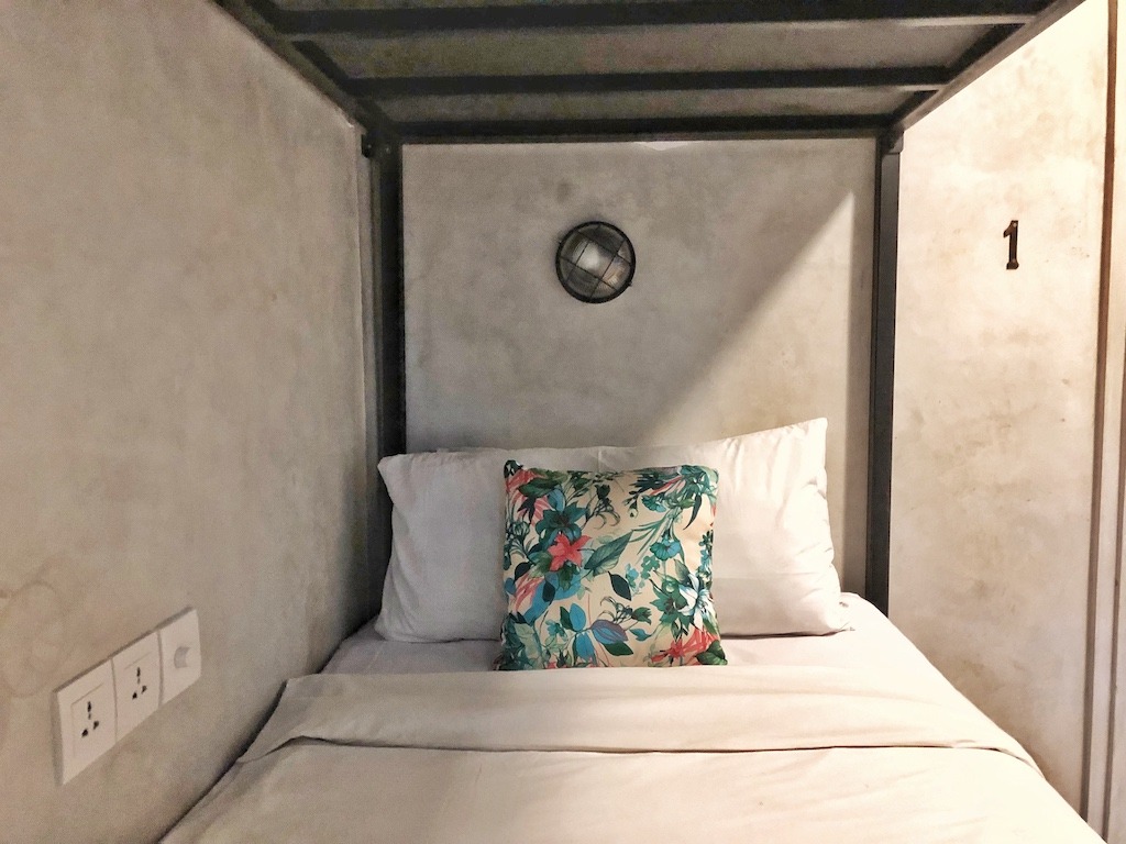 Hostel Recommendation While Travelling to Seminyak – Kosta Hostel Bed