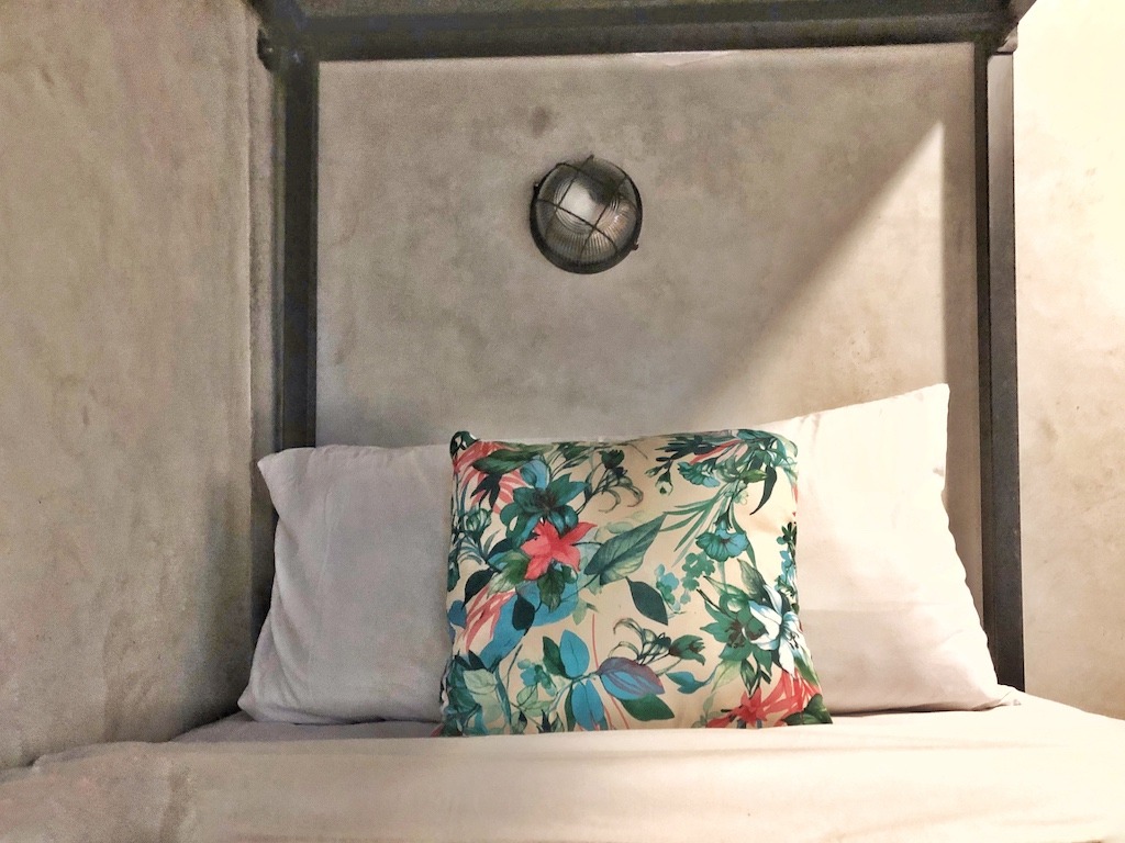 Hostel Recommendation While Travelling to Seminyak – Kosta Hostel Cosy Bed