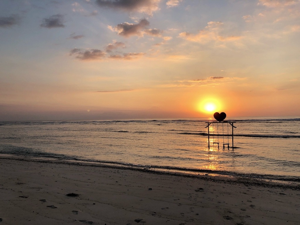 When Your World Is Shaking - Earthquake In Indonesia 2018 - One Day On Gili T Sun