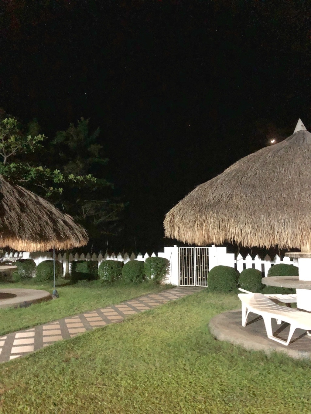 Quick Weekend Getaway From Manila - Private Resort In Zambales By Night