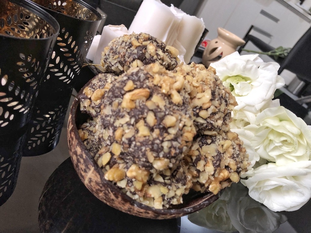 Homemade Ferrero Roche - Healthy Keto Fat Bombs Low Carb No Sugar Added Fat Bombs