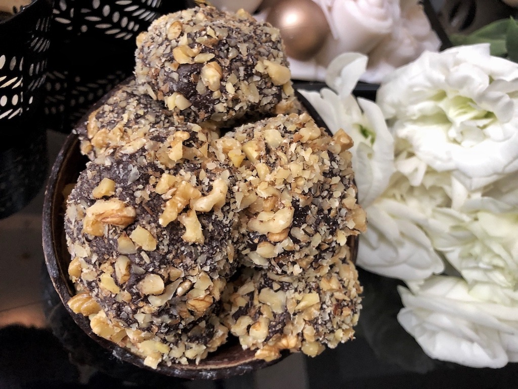 Homemade Ferrero Roche - Healthy Keto Fat Bombs Low Carb No Sugar Added Party Snacks
