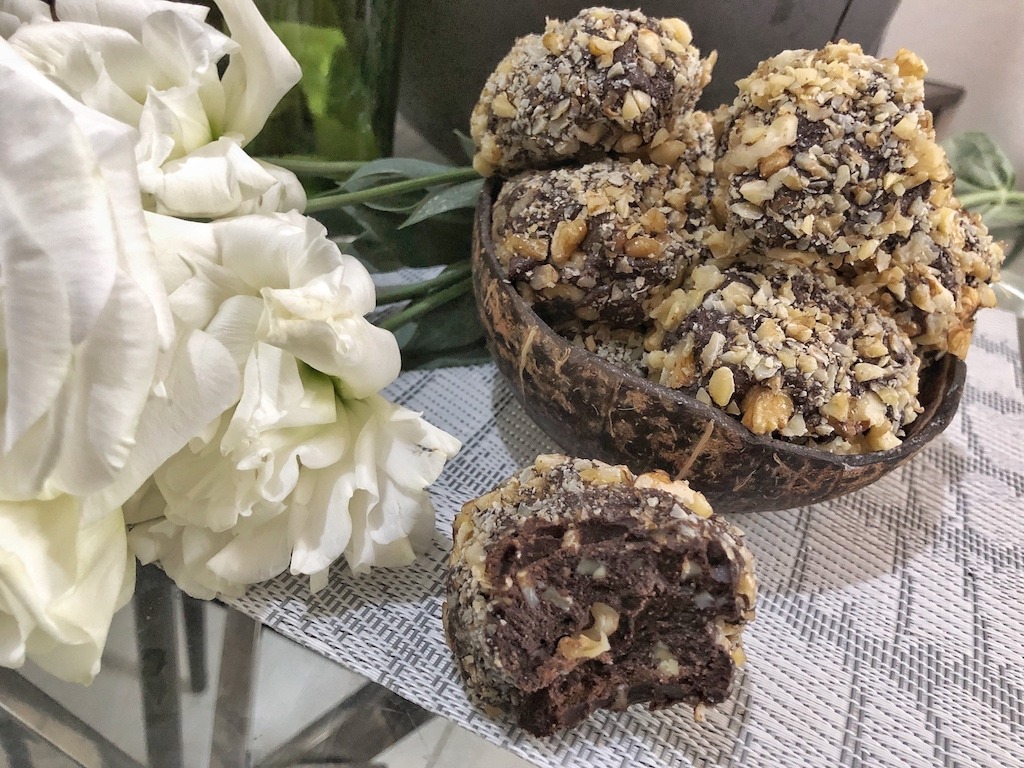 Summer Snack Homemade Ferrero Roche - Healthy Keto Fat Bombs Low Carb No Sugar Added
