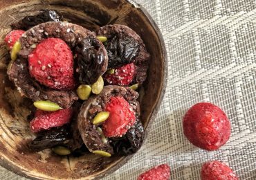 Strawberry Chocolate Cups – Easy Healthy Keto Sugar Free Dessert