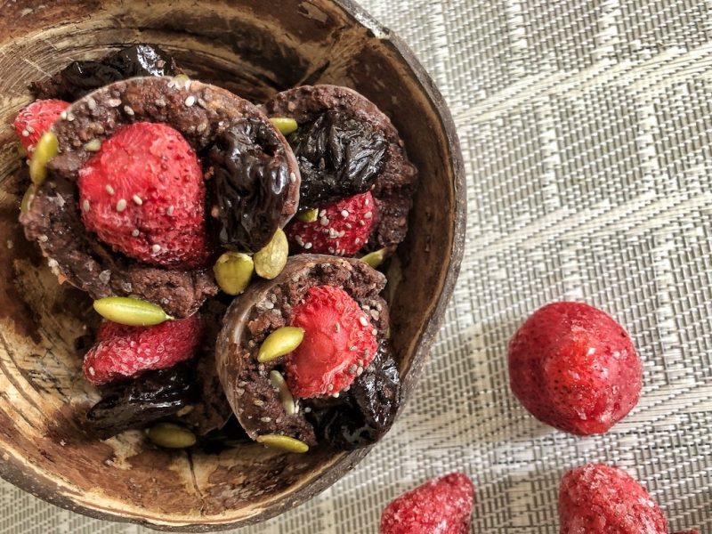 Strawberry Chocolate Cups – Easy Healthy Keto Sugar Free Dessert